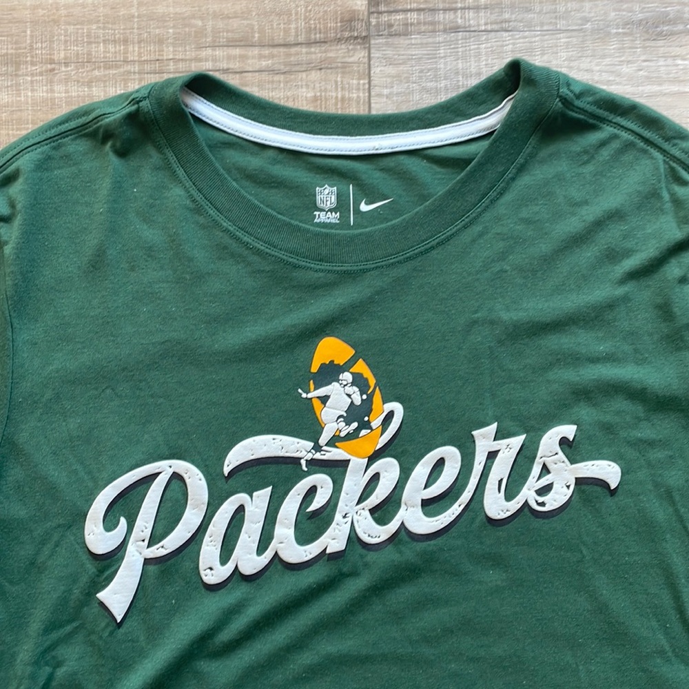 NWT Nike Green Bay Packers NFL Football Old School Women’s Green T-Shirt